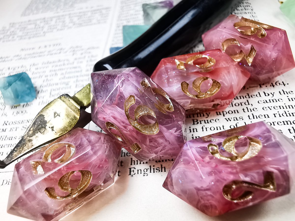 SpaethenArts's tweet photo. Sweet Venus 💕✨

Mix matched 6d6 set - making a bunch of dingle d6 and then color combi them is quite fun 👀

#dicemaker #dnd5e #ttrpg #dndart https://t.co/xPNwclzezu