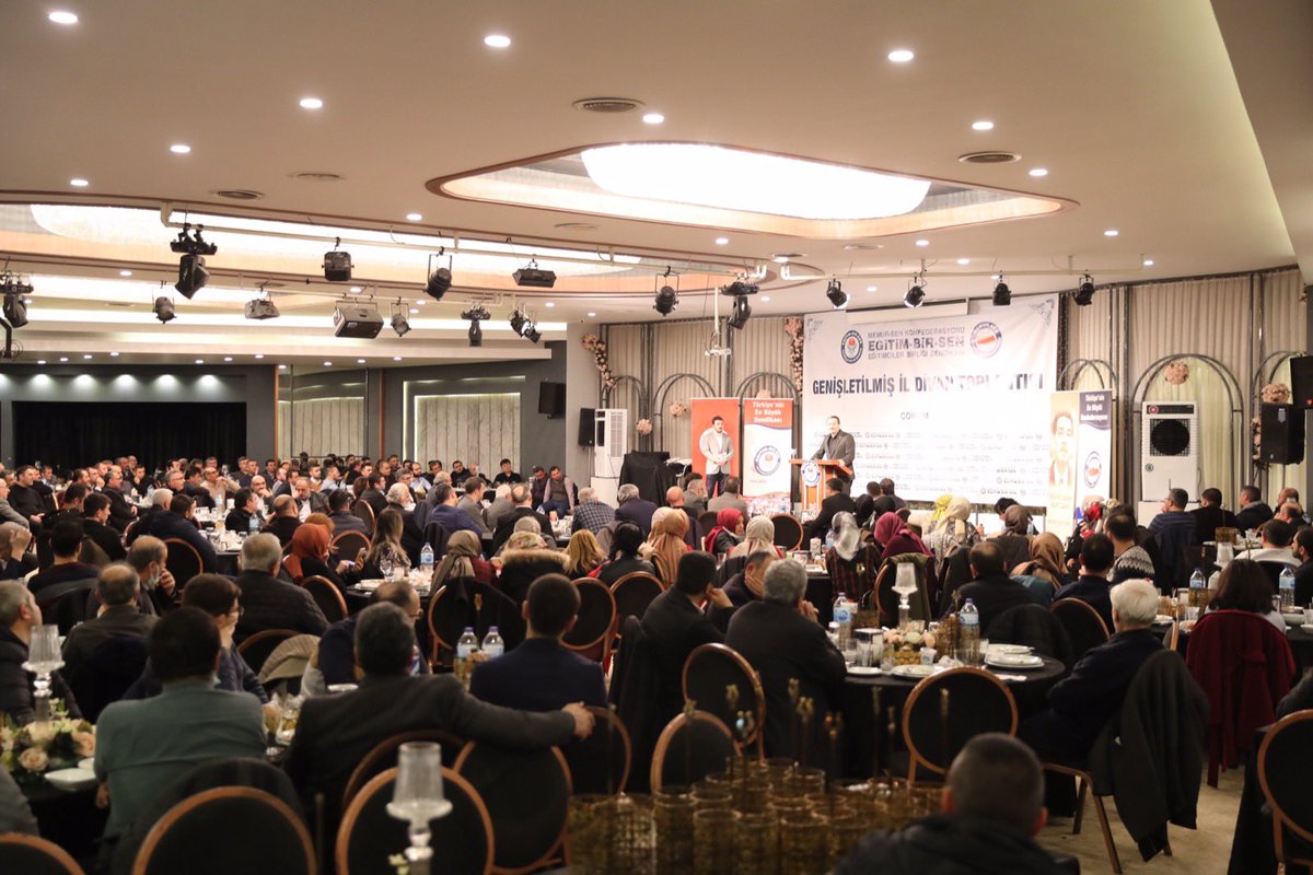 Çünkü bir şeyin net olarak farkındayız. O da,gücümüzü örgütlü olmaktan alıyor,örgütlülüğümüzle muhatap oluyoruz.

Bazılarına göre #GücümüzÖrgütlülüğümüz dememiz hamaset ama bize göre kesinlikle hakikattir. Örgütlü gücümüzü büyütenlere selam olsun.