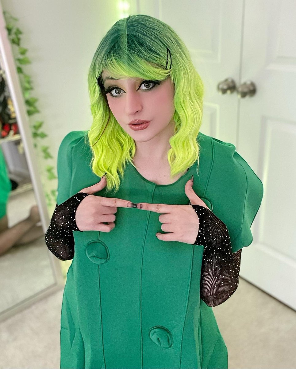 byndogehk's tweet photo. What a bonkers amazing stream!! Thank you so much to everyone that joined, especially beautiful babe @AllieCatCosplay for the raid while we played Tiny Tina’s Wonderland as a lil dill uwu ✨🥒💖 https://t.co/itQs3EL6RS