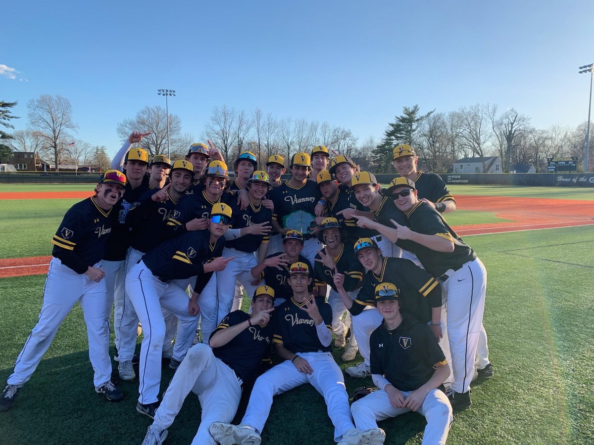 Vianney Baseball tweet media