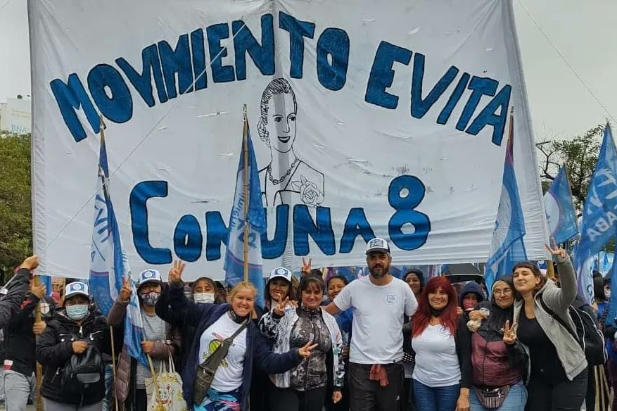evitacomuna8's tweet photo. Ayer, a 46 años de la dictadura cívico militar eclesiástica, volvimos a la plaza para marchar por la Memoria, la Verdad y la Justicia. 

¡30.400 compañerxs desaparecidxs: Presentes, ahora y siempre!

#NuncaMás https://t.co/o8LiZ0br63