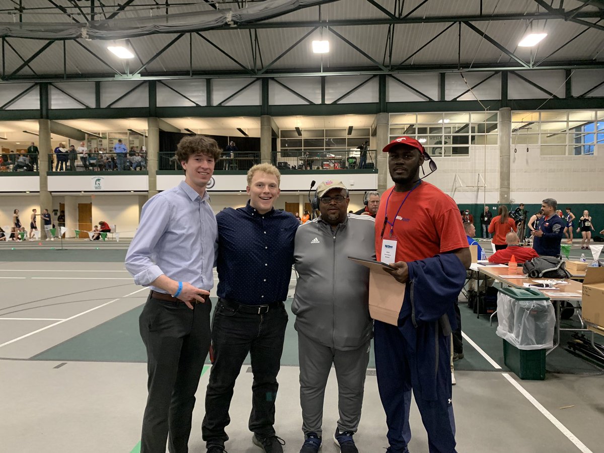 AlexSohn4's tweet photo. At TopTimes with my favorite pals. Shout out to Davis for being the best camera man on planet Earth. #MilesplitChallenge #ITT22 https://t.co/8yuBgoaBxa