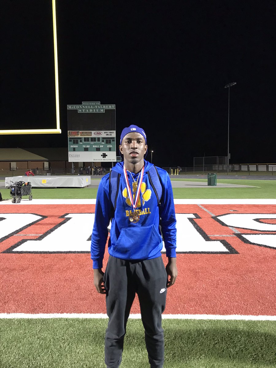 Crisp County Track and Field is never turning down an opportunity to get jewelry. Great environment at the MAC and great sportsmanship. <a href="/_CoachTA/">Dr. TA 🐾</a> <a href="/KoachRich9/">William Richardson</a> @CC_BIGCOACH