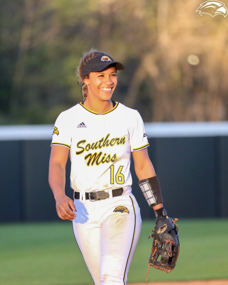 E5 | We’re feeling good😄

The Golden Eagles tack on another run to increase the lead to 3-0!

#SMTTT | <a href="/MSMTH14/">Maria Smith</a>