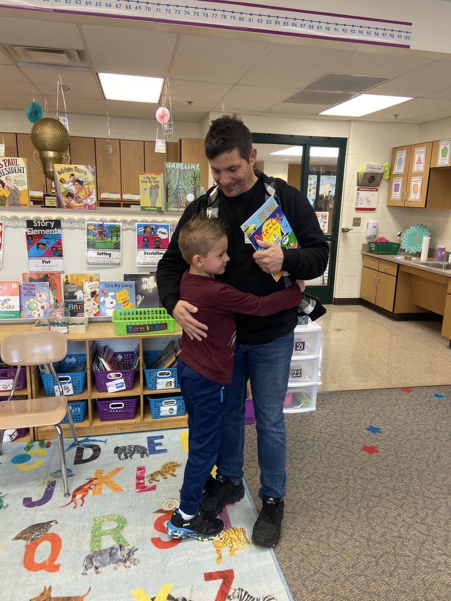 MrsAdent's tweet photo. Thank you Mr. Ingala for reading to our class today! What a nice surprise! #gpgoes4gold #157cmarch https://t.co/feg6ljFOD8