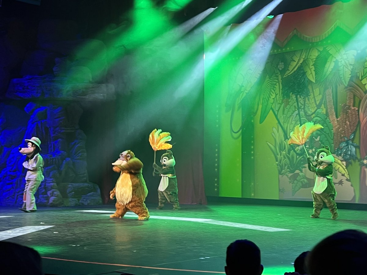thedlpgeek's tweet photo. I may not be old enough to have actually seen C’est Magique in its original run, but my gosh that show has somehow unlocked so many nostalgic memories for me. It really was superb. #APNight #30YODLP #DLPlive https://t.co/7Ba0fgPyOv
