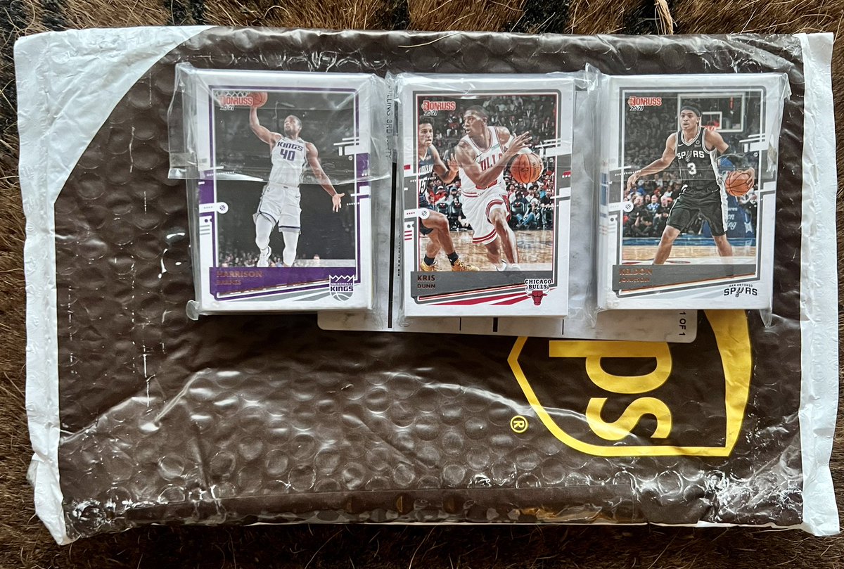 ginnaabbey's tweet photo. It’s the little things that mean the most!  I told my @UPS driver that my boys played baseball and loved trading cards. This was on my porch today!  ❤️ #UPS #UPSisthebest #bestcustomerservice https://t.co/O2YtYf2eSX