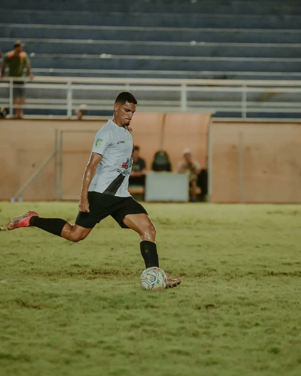 Paulojr01_'s tweet photo. Gratidão pelo primeiro gol como profissional.  
Ele é o meu Deus, o meu refúgio, a minha fortaleza, e nele confiarei. 🙏🏽
Salmos  91:2 https://t.co/whOe4JczZC