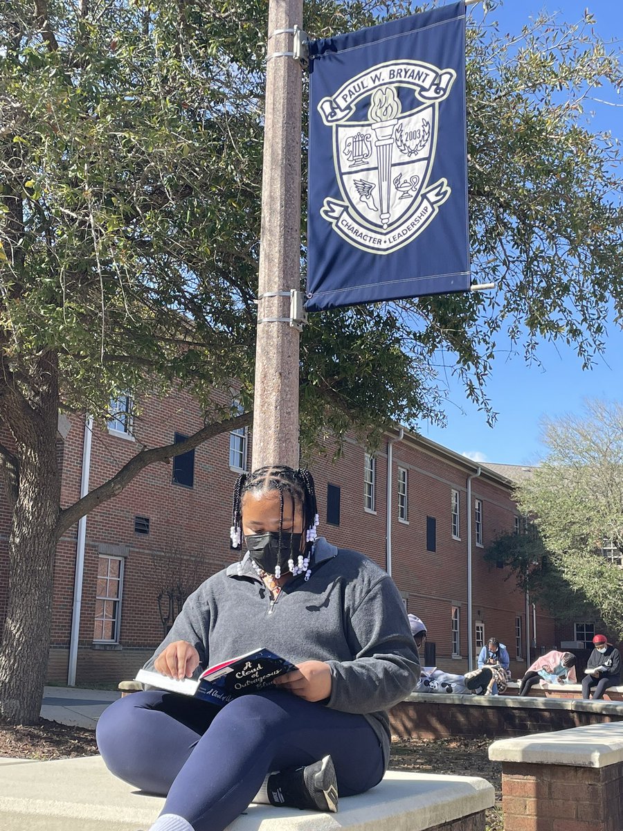 @MrsD_MLIS @BryantStampede Bryant students enjoying the day with a good book.📚 #fortheloveofreading #readingchallenge