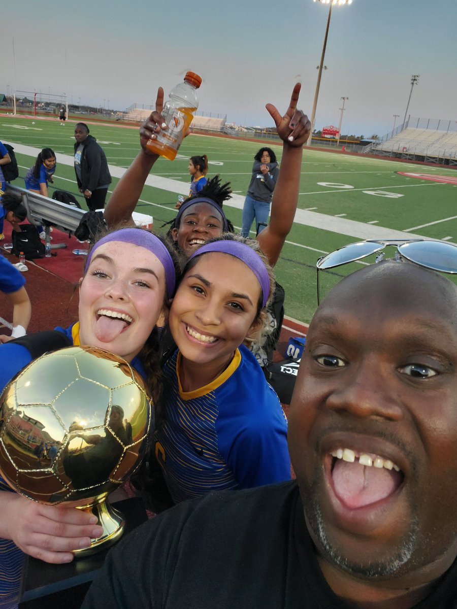 YOUR <a href="/CH_girlssoccer/">Chapel Hill HS Girls Soccer</a> wins a hard fought game against Paris North Lamar to become Bi-District Champions!🐶⚽️🏆#CodeBlue #WeApplyPressure #WeGotLadyDogs