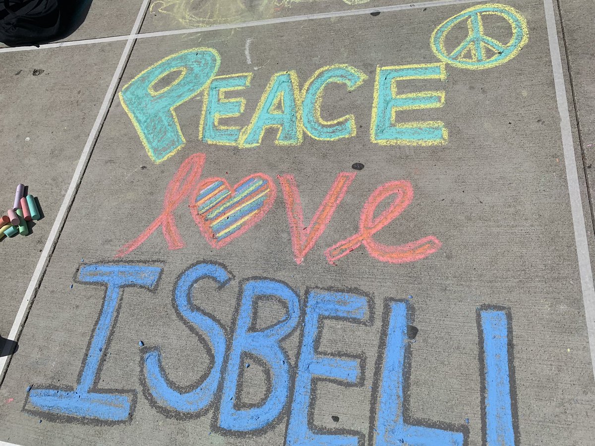 juliemcbAP's tweet photo. Spring Chalk art contest!! Love it!! @SantaPaulaUSD @IsbellCondors #CondorsCan https://t.co/DVWHuP2jUS