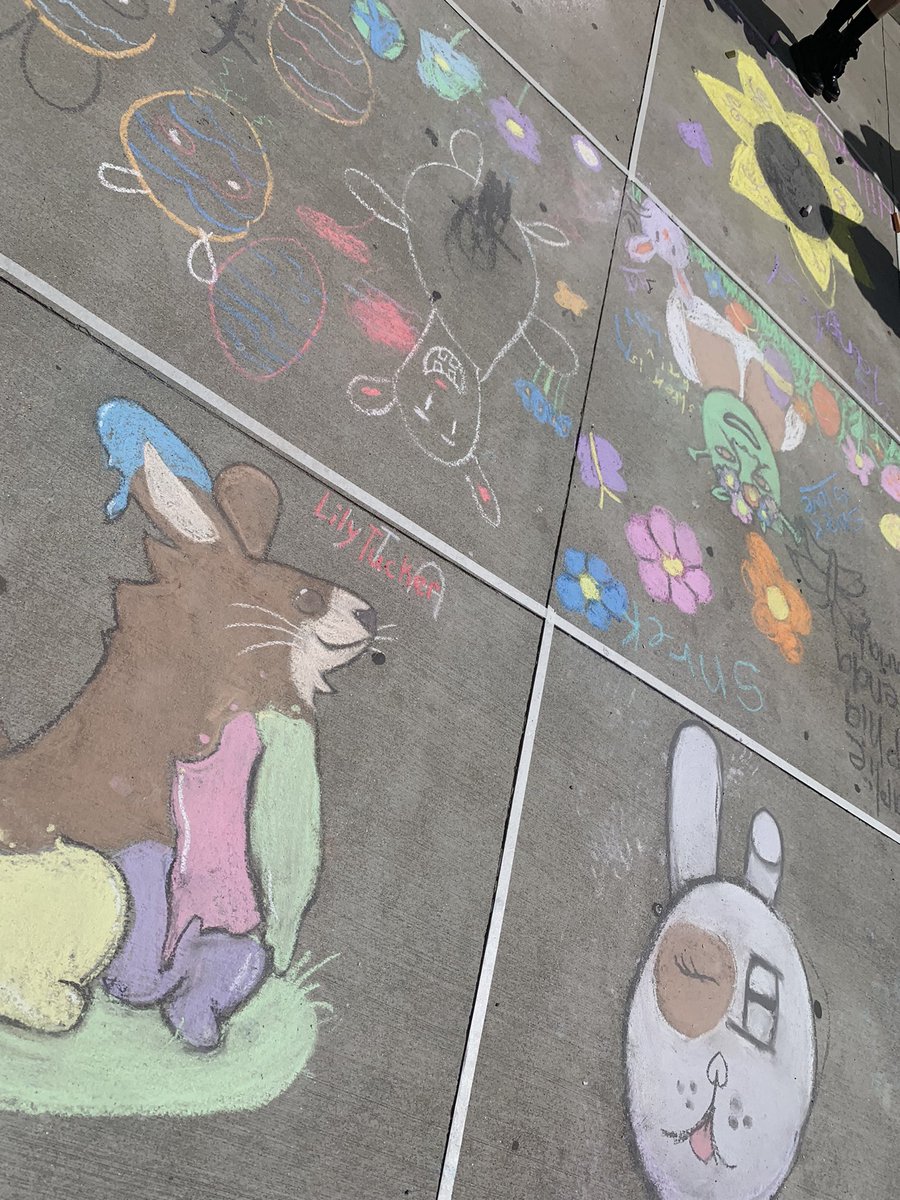 juliemcbAP's tweet photo. Spring Chalk art contest!! Love it!! @SantaPaulaUSD @IsbellCondors #CondorsCan https://t.co/DVWHuP2jUS