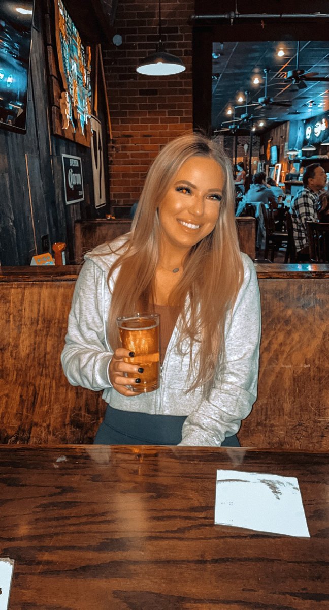 JessicaaMarieeM's tweet photo. #BESTBARJJS ALWAYS 🍻✨ https://t.co/Ijn4yq0DSv