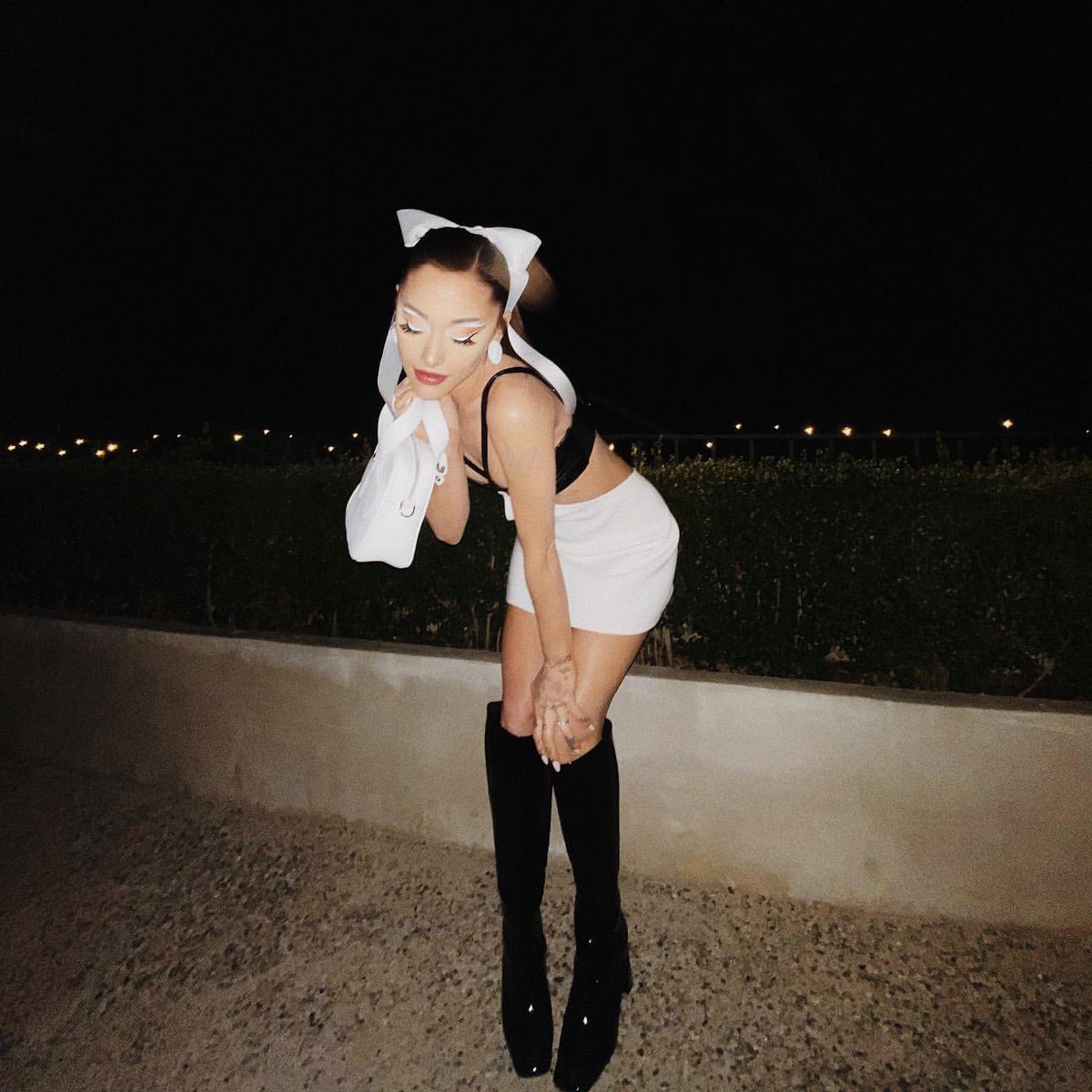 AYANE_AG's tweet photo. 久々の猫耳Ariちゃんかと思った🐱🤍
かわいい🥹💜💜
 #ArianaGrande https://t.co/uXFHHuzqPB