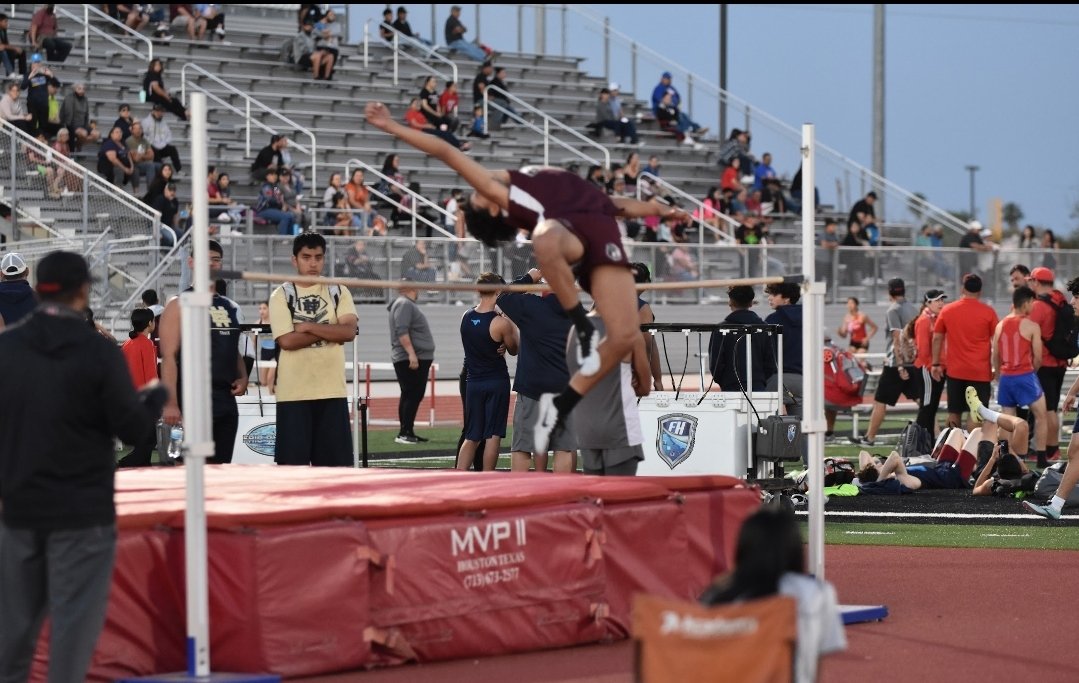 hillypat's tweet photo. A couple of pics of our Bears at yesterday's JV and 9th grade Track Meet at @lobo_pride.
#BearPride #PsjaBears #BearsTrackandField @PSJAAthletics https://t.co/7YPSxDMKAs