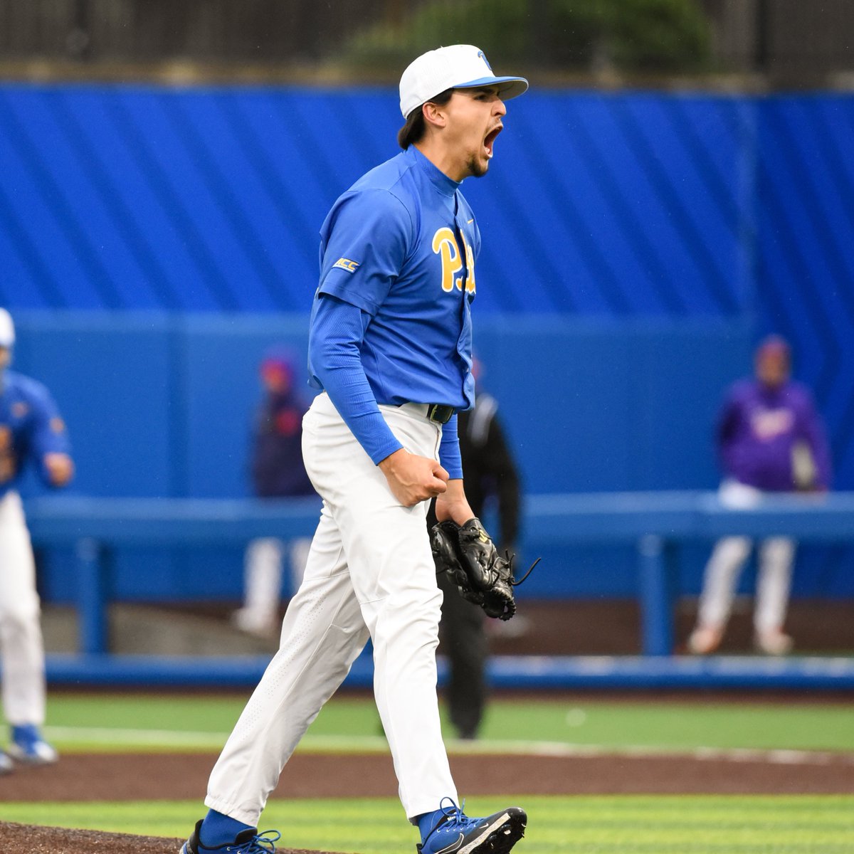 ⬇️ How we feel about today's DH sweep over No. 20 Clemson 

<a href="/baron_stuart/">Baron</a> 😤

#H2P