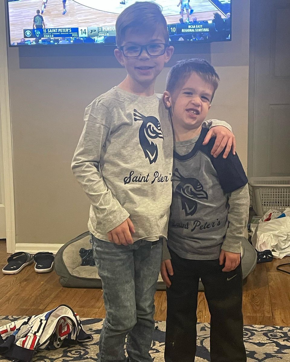 vingopal's tweet photo. These adorable kids not only have amazing taste but their mom teaches in my district (and made these shirts!) and their aunt lives in my district. #GoStPeters #StrutUp https://t.co/6yGeonU69f