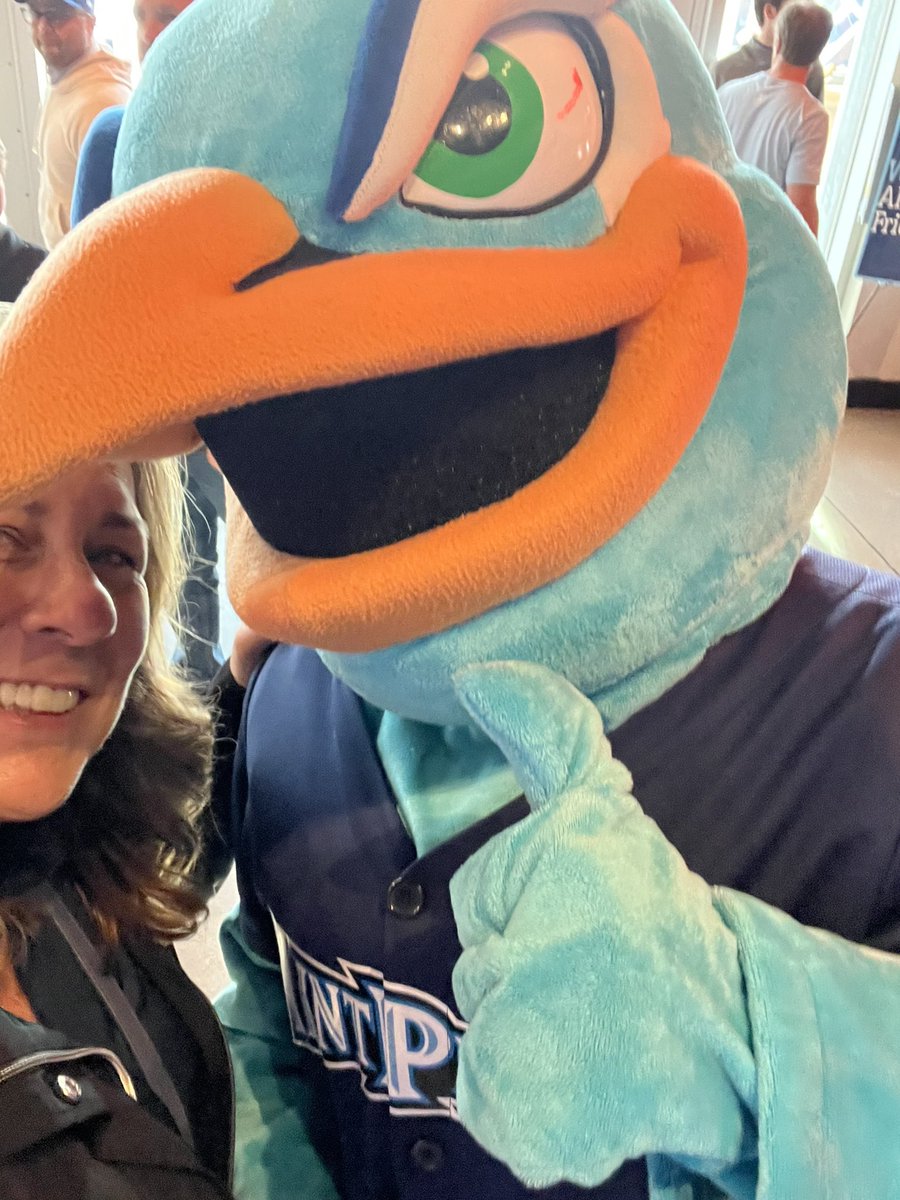 PetosaMrs's tweet photo. Let’s go Peacocks #mmselfie https://t.co/6Z2gdnaW8g