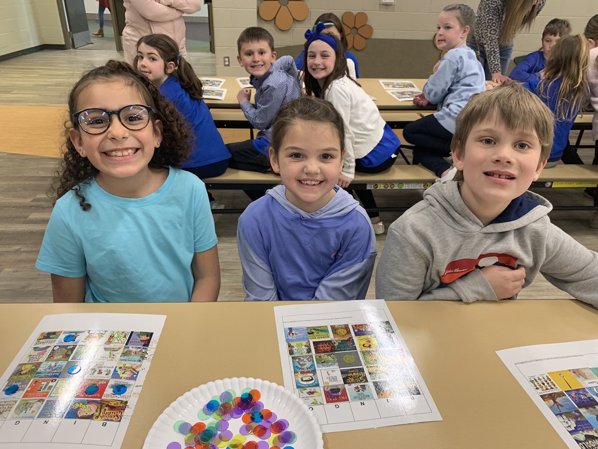 ms_sexton_'s tweet photo. Books and Bingo! 💙🧡📚 https://t.co/Hd1BC3xgD7