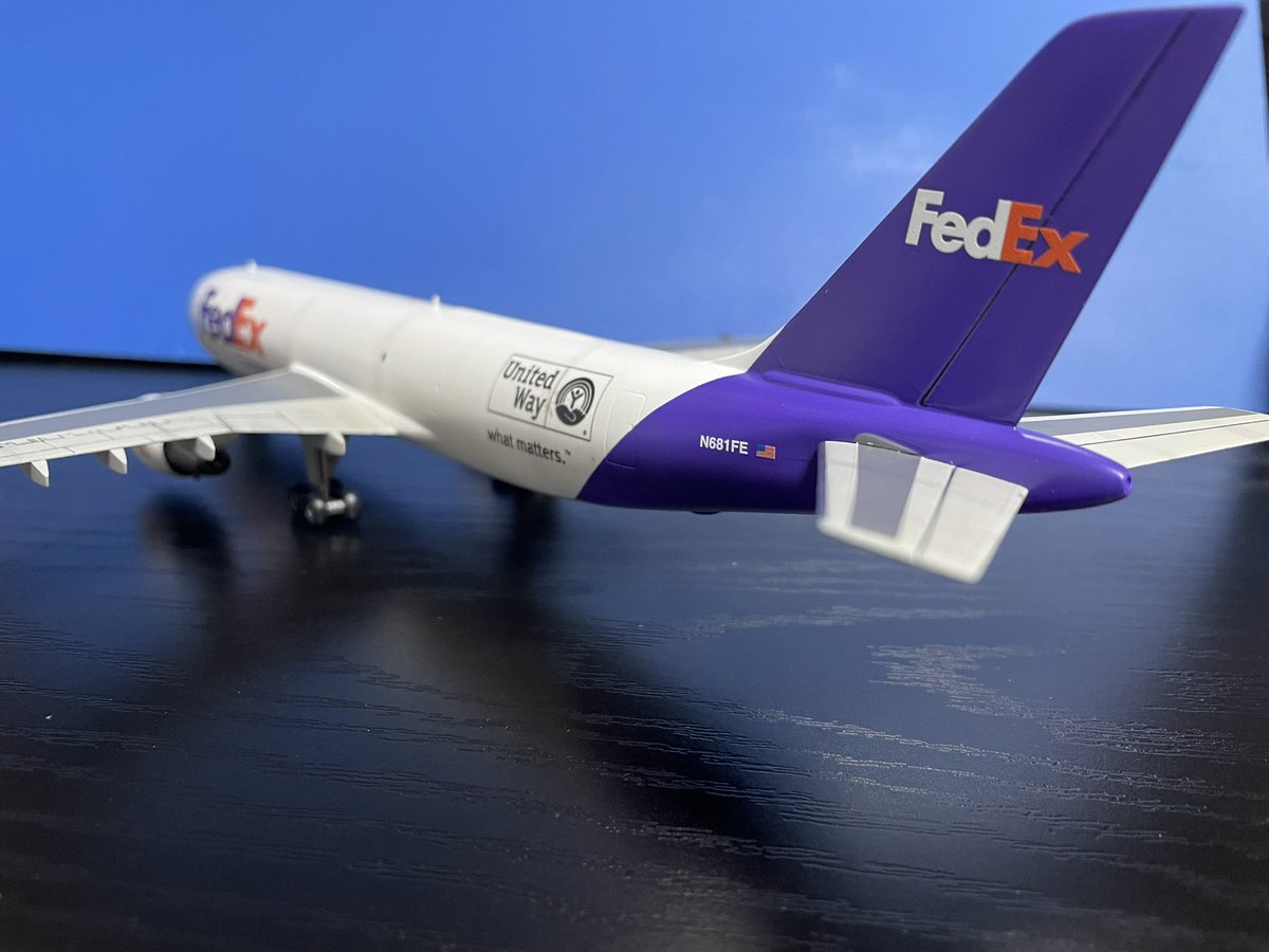 ハセガワのA300で大好きなFedExを作ったよ。まぁ、細かいところは見なかったことにしてくださいね。

＃FedEx  ＃フェデックス　＃A300  ＃ハセガワ