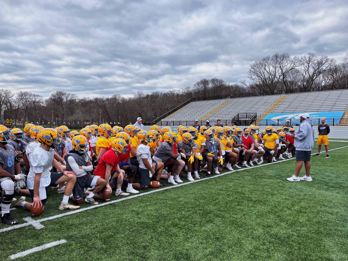 LIUSharksFB's tweet photo. Sights and Sounds from Day 1 of Spring Ball! 📸🦈🏈 https://t.co/JdxUWoMCe7