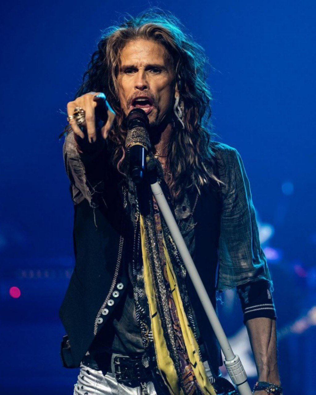 Happy 74 birthday to the legendary Aerosmith vocalist Steven Tyler! 