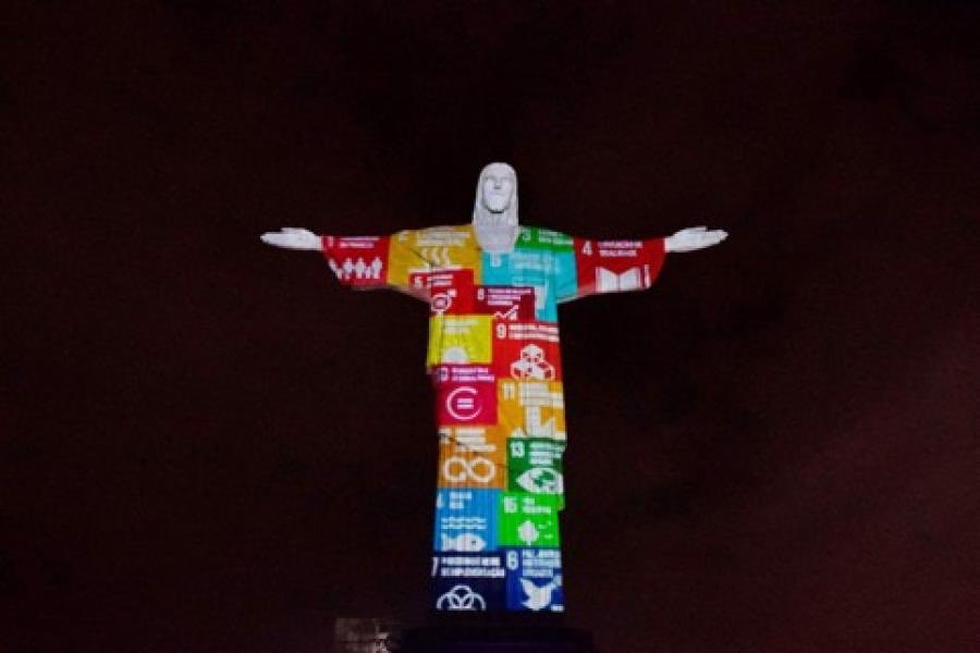 Ramu_Damodaran's tweet image. A  partnership between UN-Habitat Brazil and the state of Rio de Janeiro to seek solutions for sustainable urban development in cities is signed at the Statue of #ChristtheRedeemer mapped in the #SustainsbleDevelopmentGoals brasil.un.org/pt-br/175679-o…