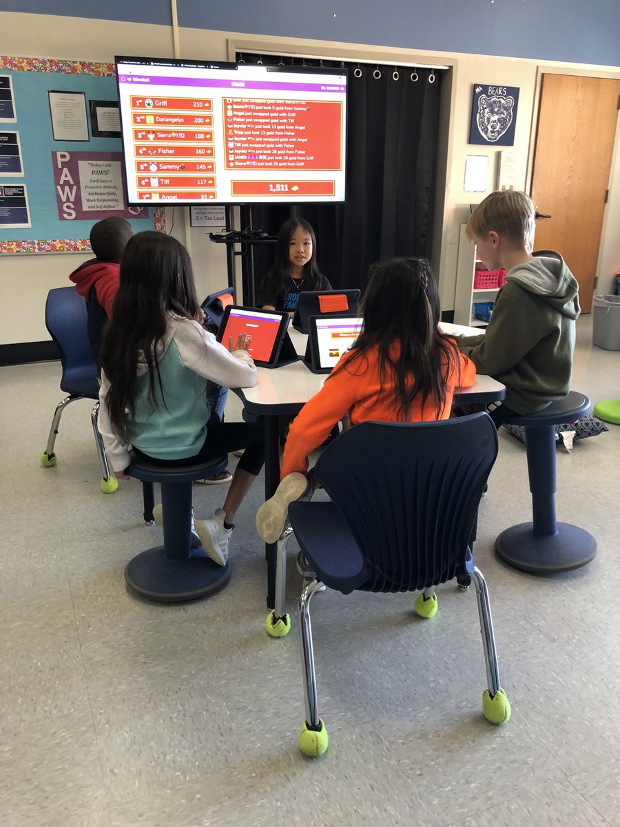 ClaireDraughn's tweet photo. #JOLeaders have been loving the new #InnovativeClassroom furniture in the STEAM Lab! https://t.co/RDW2IFknPq