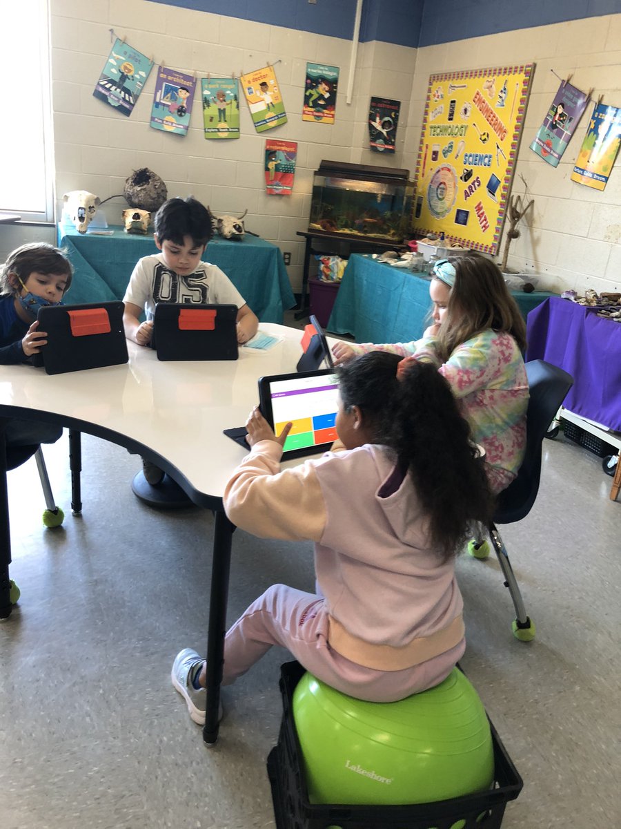 ClaireDraughn's tweet photo. #JOLeaders have been loving the new #InnovativeClassroom furniture in the STEAM Lab! https://t.co/RDW2IFknPq