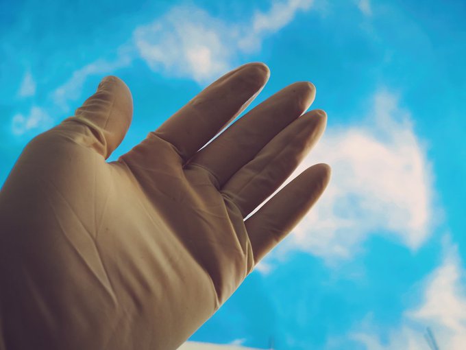 Gloves in the sky ❤️ https://t.co/OCApzmOFGj<a href="/tag/1kcreator"class="tags"><span>#1kcreator</span></a>