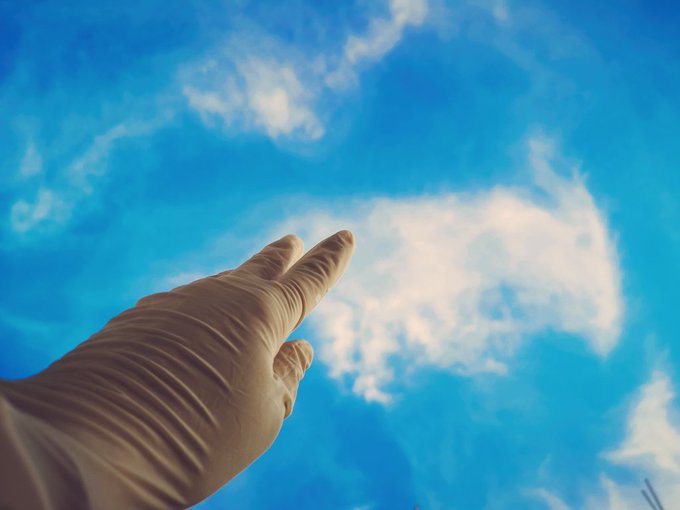 Gloves in the sky ❤️ https://t.co/OCApzmOFGj<a href="/tag/1kcreator"class="tags"><span>#1kcreator</span></a>