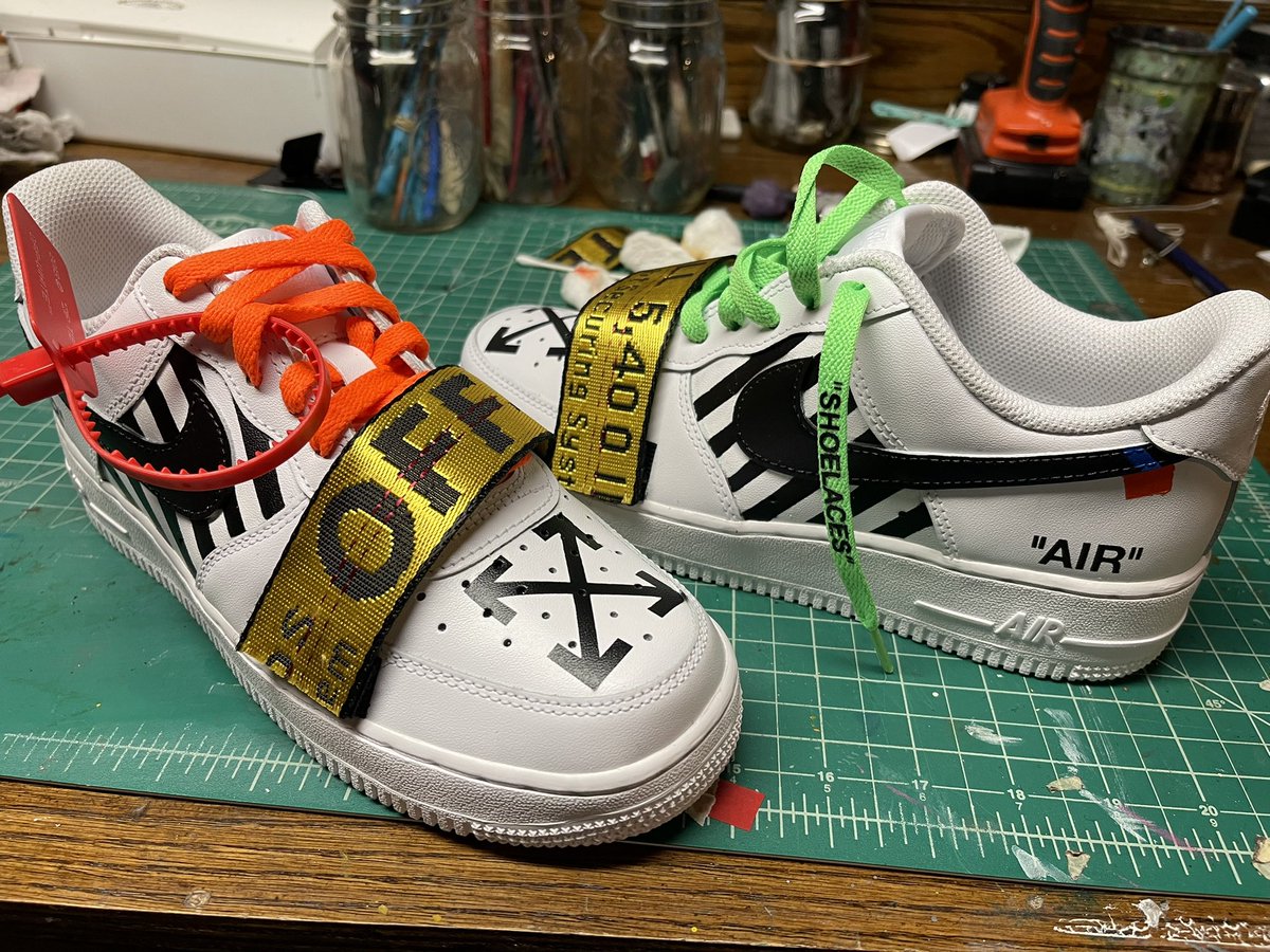 StevieC2324's tweet photo. Just put some work in tonight on some custom off white Air Force 1s #Customs #AirForceOne #OffWhites https://t.co/XLxOtx0a6d