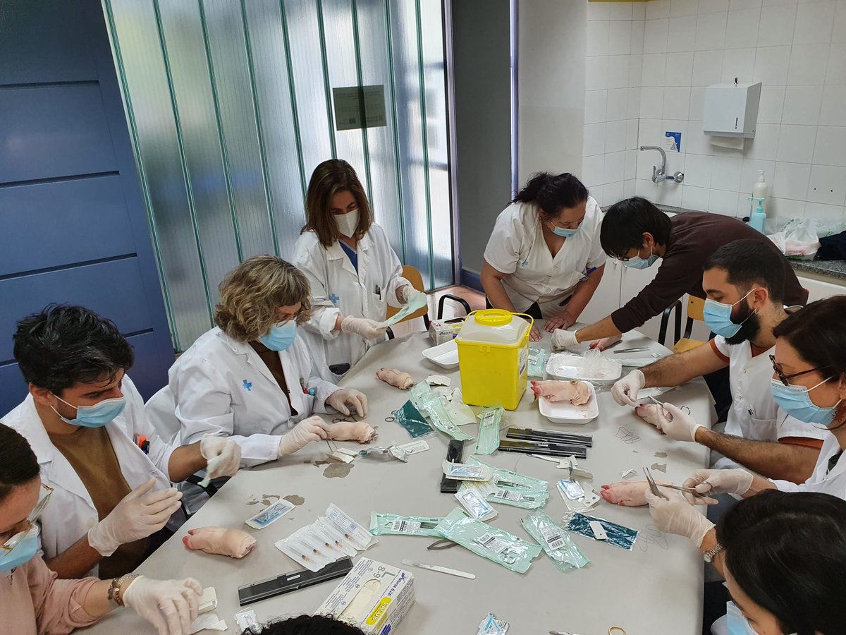 Hoy he dado un taller de cirugía en el #capcascantic.
He disfrutado mucho y nos hemos divertido.
Un gran equipo <a href="/tanllacer/">tan llàcer</a>