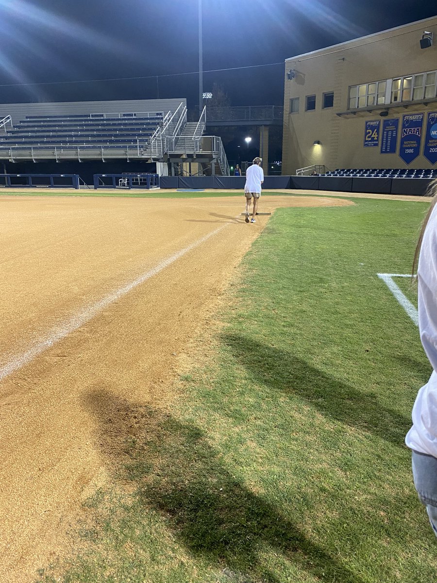 This is why someone wins a thousand games. No other coach in @NCAA ...