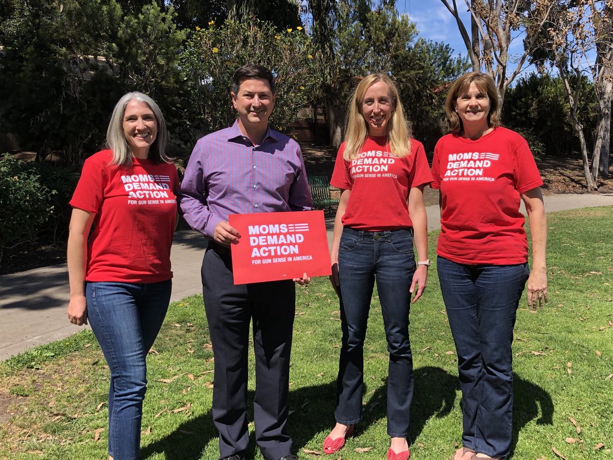 Another perfect day to enjoy San Diego ☀️ and talk common sense legislation to prevent gun violence. As a CA @momsdemand volunteer, I'm grateful to @AsmChrisWard for his commitment and taking time to meet with us! Let’s pass #AB1594 #SB1327 #AB452 #SB299 #AB1621 #CaLeg