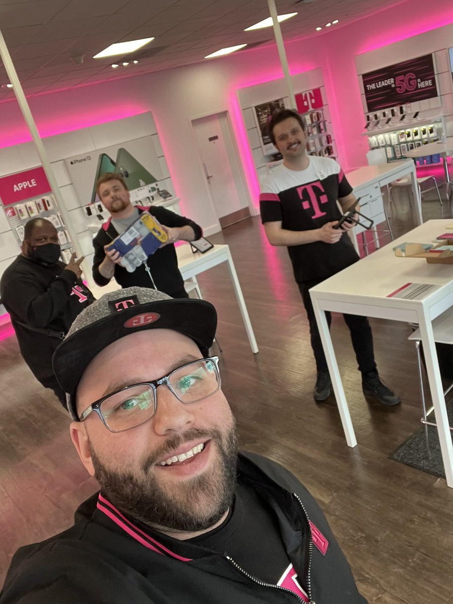 yeahitsmeRP's tweet image. Friday was all about bringing some ENERGY!! Big shout out to the Northside Sharks for driving results and those Validations! #HSI #WhyNotNow? #MidWestMagic @AngelGomez143 @domjrcoleman