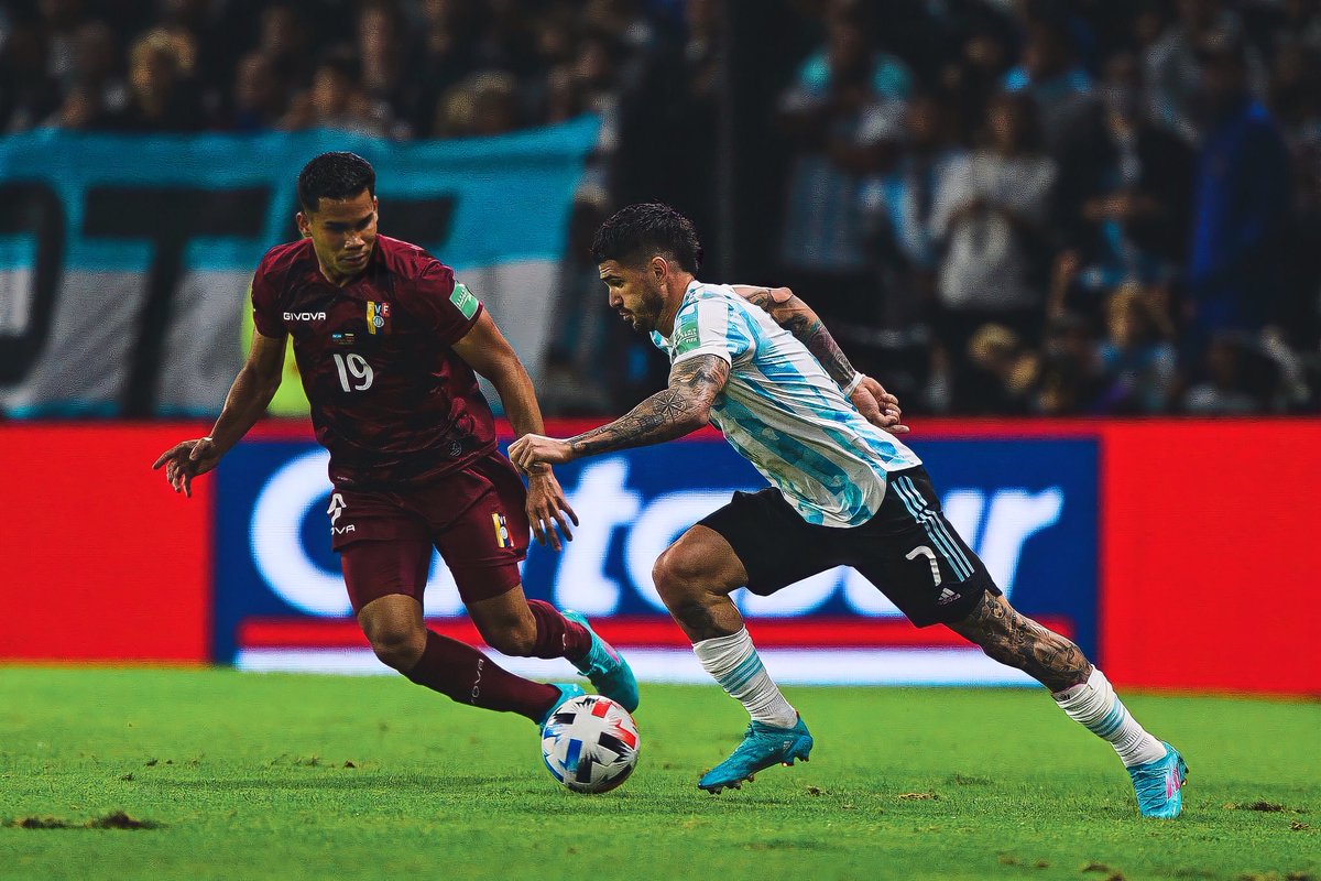 sudanalytics_'s tweet photo. 🇦🇷 Rodrigo De Paul entre los jugadores de Argentina ante Venezuela:

➜ 1° en asistencias [2]
➜ 1° en faltas recibidas [7]
➜ 1° en duelos ganados [11]
➜ 1° en toques de pelota [136]
➜ 2° en pases completados [91]
➜ 2° en recuperaciones [6]

Qué partidito, @rodridepaul. 👏🏼 https://t.co/ymJ8DCBWUq