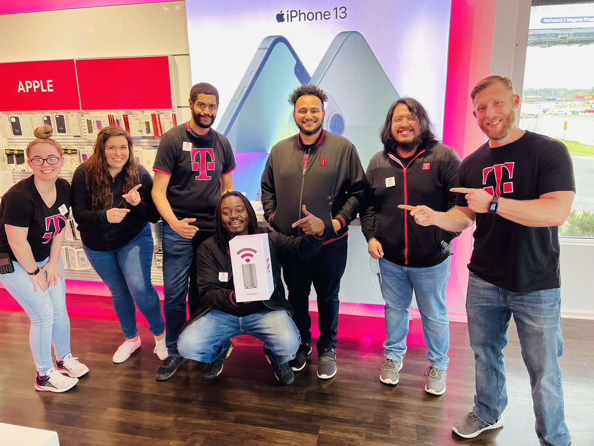 T100 Columbia rocking it out with HSI! What a great day of visits with @JosephSmithers1! 💪 #teamCreekside #lovewhatyoudo #SEPowerhouse @Ovais_L