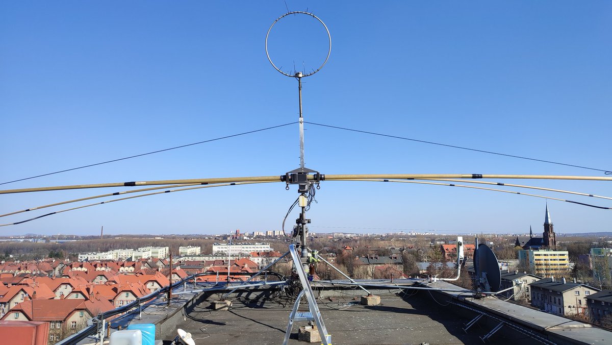 SP9DLM's tweet photo. A visible difference between the elements with support and those without support. #UB50 @wimo_de #hamradio #hamr https://t.co/HQrI80nCpd