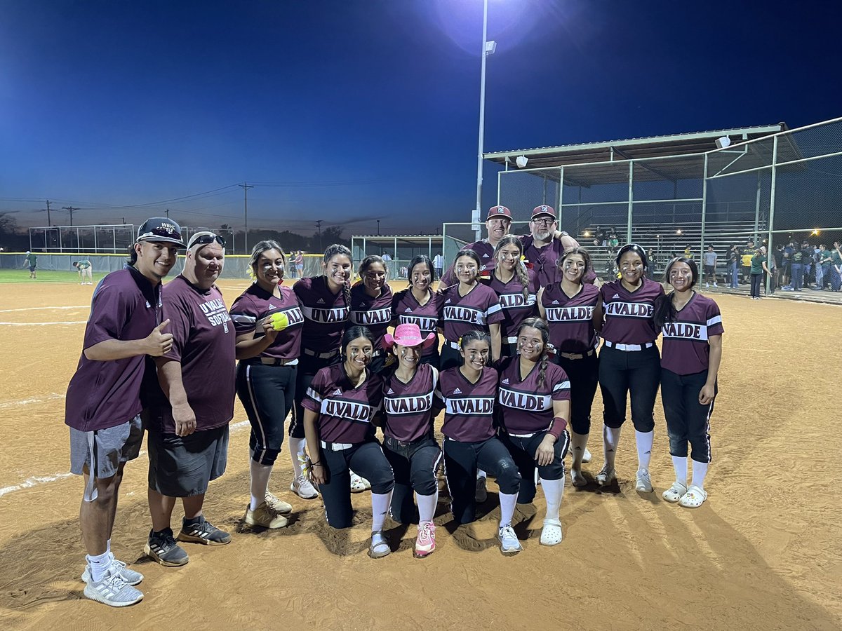 MarthaTG18's tweet photo. What a great start for the Uvalde Lobos District Season! Awesome Job Ladies getting your 1st win!!!
@Uvalde_CISD 
@UHSProud 
@LoboUvalde 
#LoboSoftball🥎 https://t.co/99YWaqSDLs