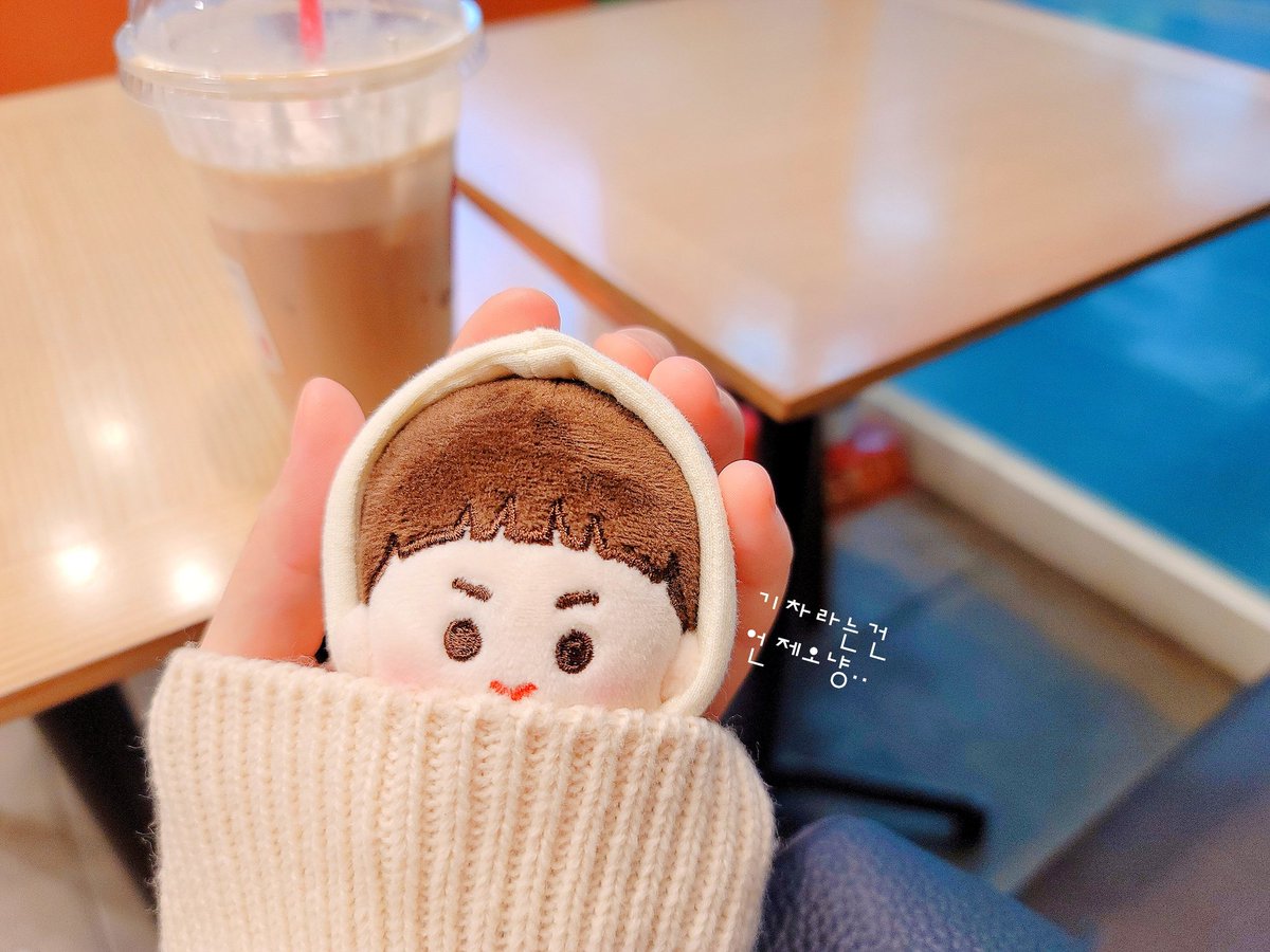 생파 출발~✊🏻!!
기차 기다리는즁🥱