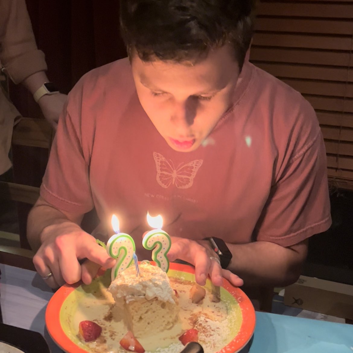 mbrose0605's tweet photo. Fun family dinner celebrating Nathan! Can’t believe he is about to be 23! 🎂🎈 https://t.co/Gcpls5fJqs