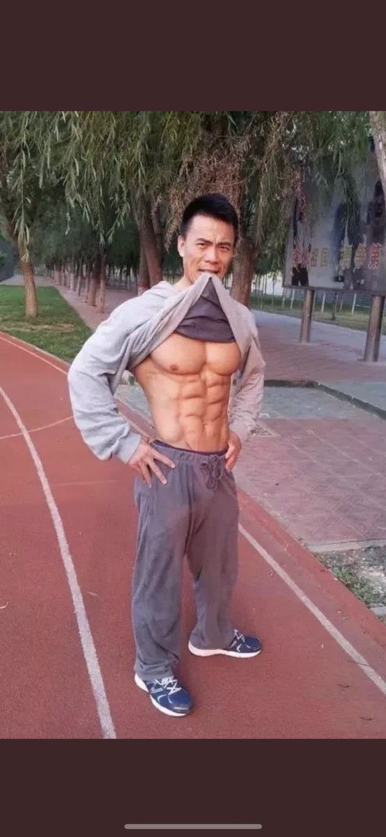 Kc60034758's tweet photo. 優叔 身材超好的健身直男
那腹肌真的是很可以喔😌 https://t.co/R4rL8m9EYY