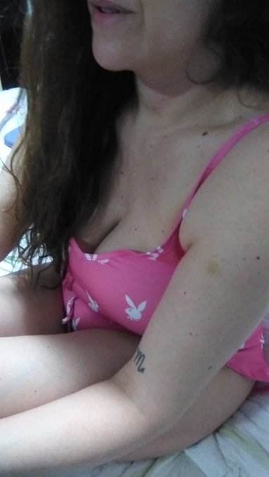 Hope everyone having a great night 💋 https://t.co/GxytzS22ns