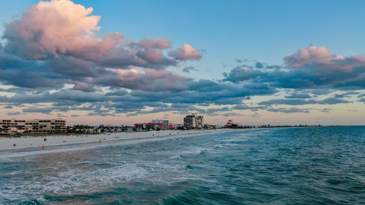 It's the weekend! 🏖️🌊😎