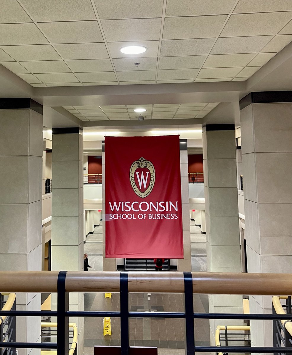 Today I gave my first in-person research talk as an Assistant Professor! 🤩 #CovidCohort 

Thanks for the invite @ishita_chakra @emaadmanzoor @UWBusiness Friends in Madison: DM me if you’re here & can meet before I head back to @giesbusiness. #AcademicTwitter #MarketingAcad
