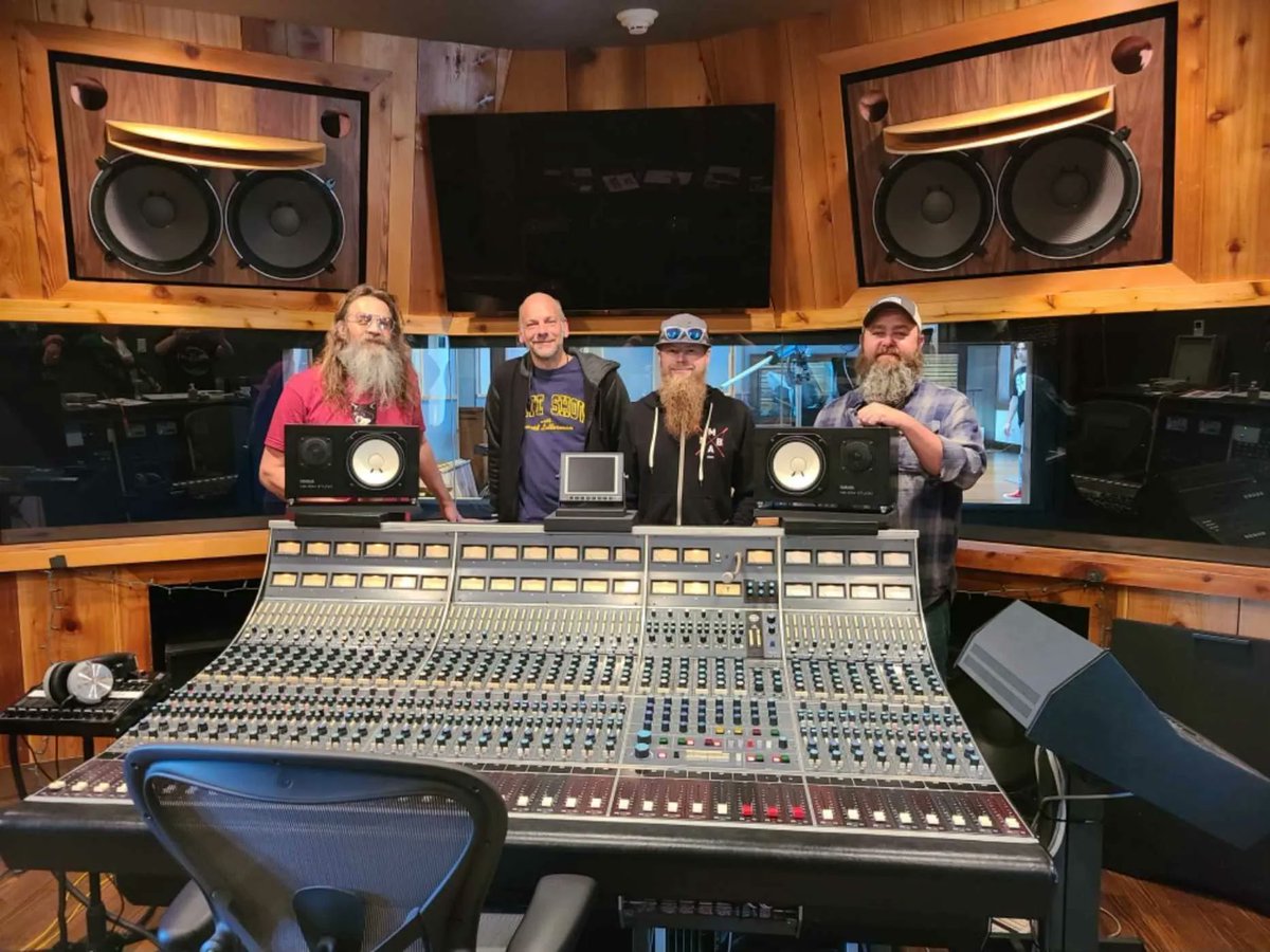 TheChurchStudio's tweet photo. Just another day hanging out with a rock band. 😎 Thanks for stopping by Blackberry Smoke 🎶💜

#TheChurchStudio #RecordingStudio #BlackberrySmoke https://t.co/K1Zrv3GrRL