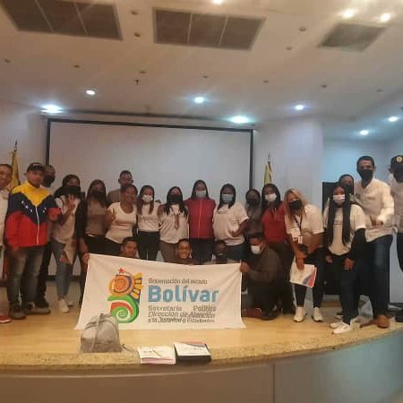 DirJuventud_GEB's tweet photo. #25Mar || Desde los espacios de Mundo de Sonrisas, Ciudad Bolívar, fue instalado el 1er Encuentro estadal de Políticas Públicas Juveniles - Bolívar.
@NicolasMaduro @amarcanopsuv @secdespachogob1 @SecretariaPoli2 @JuventudPsuvB @JuventudPSUV @JuventudPsuvBol https://t.co/eY8TamVais