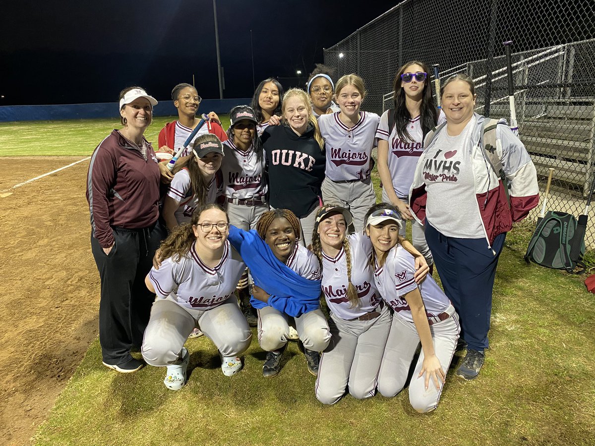 MVHSMajors's tweet photo. Lots of fun tonight
Softball wins 
Scoreboards officially work
JV Baseball wins 
Happy Bday Coach Carfang https://t.co/y46dfWBMAp