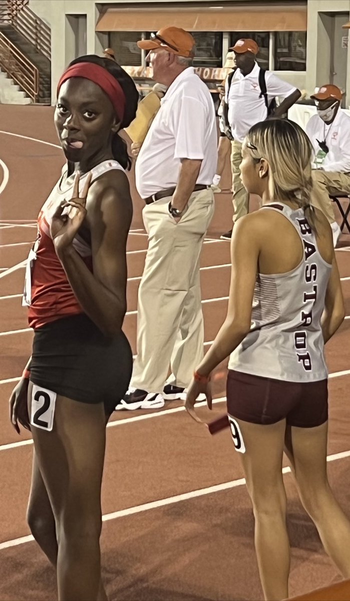 One of the best moments as a coach. Old school meets new school! Watching all your kids compete.

In these two lanes alone there was a ton of #EFFORT!
#Marshall
#Bastrop